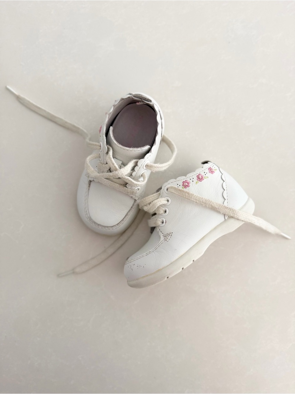 Stride Rite SRT Emilia White Leather First Walker Shoes • Size 4W (Wide)